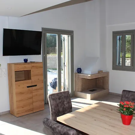 Vrisoules Village * מת'וני