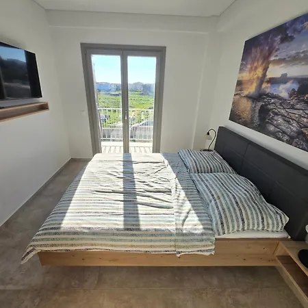 Vrisoules Village * מת'וני