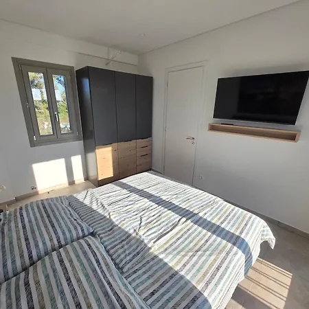 Vrisoules Village מת'וני