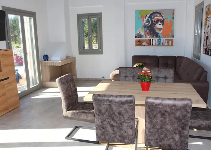 Vrisoules Village בית נופש מת'וני