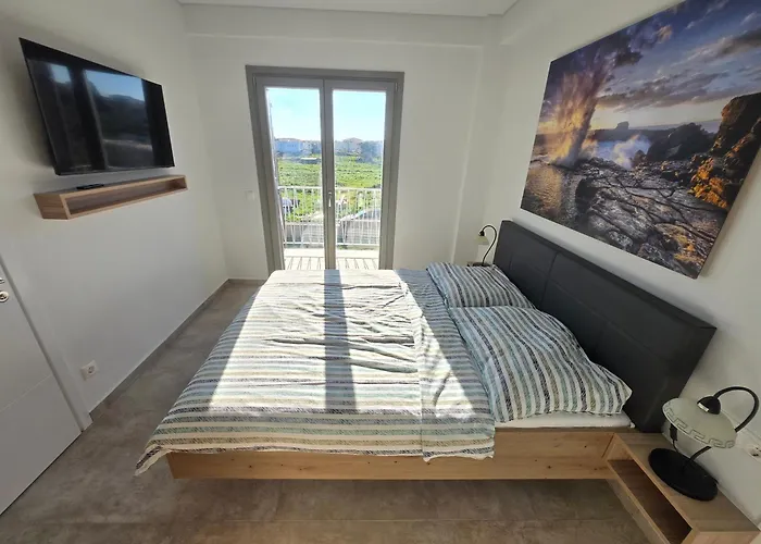 Vrisoules Village * מת'וני